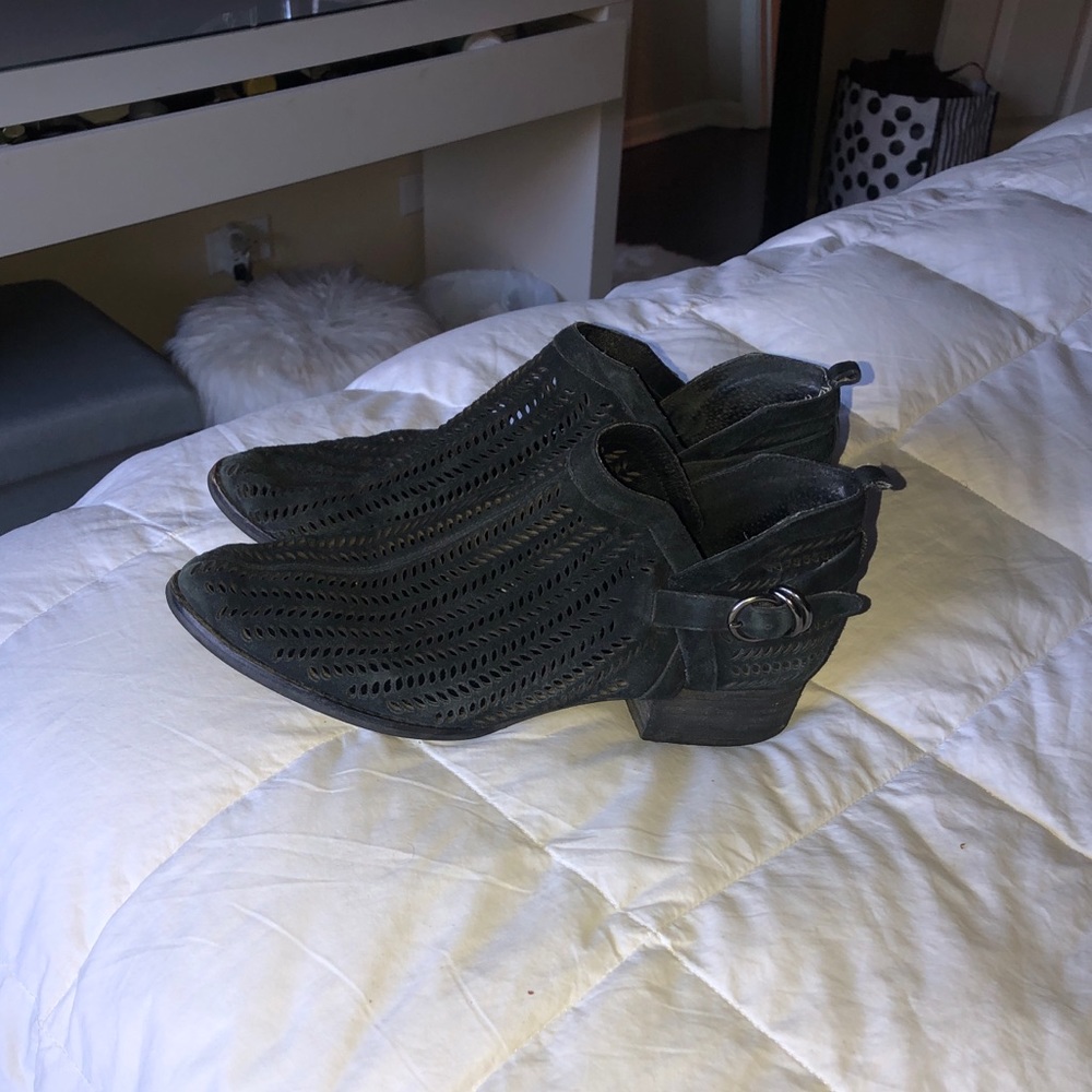 Vince camuto booties